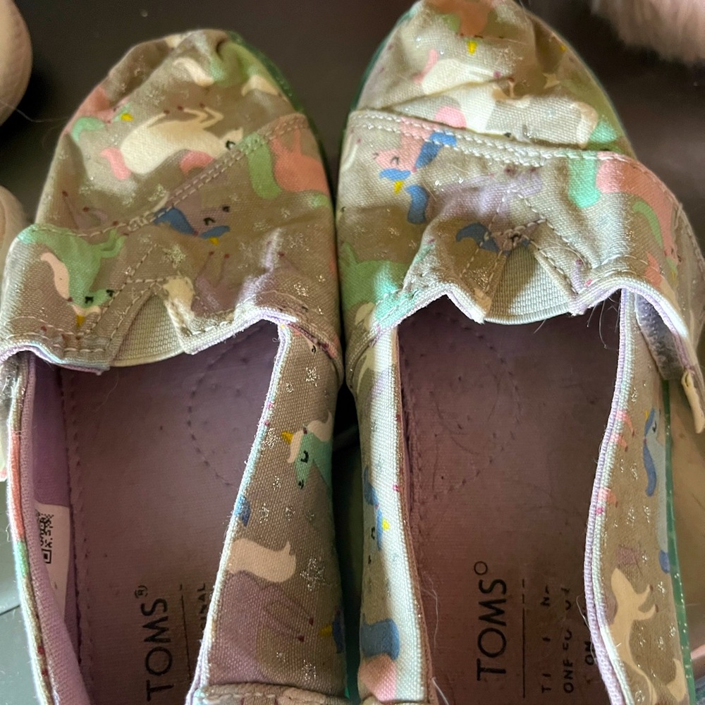 TOMS girls toddler unicorn 11 glitter soles